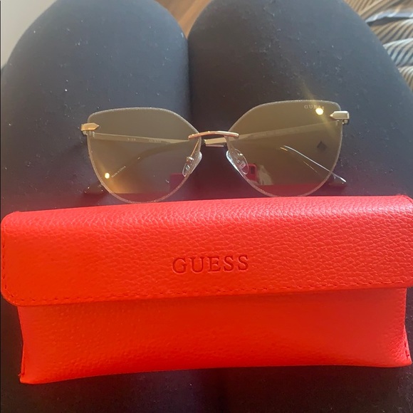 Guess Sunglasses - Picture 2 of 3